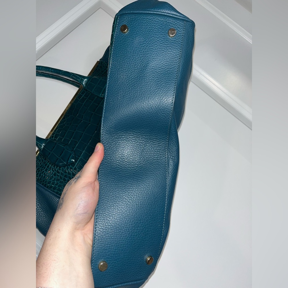 Rowallan of Scotland Genuine Leather in Crocodile Pattern w/ Gold Metal Accents - Picture 8 of 16